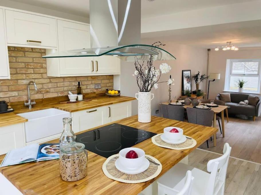 Charming Cottage Close To M4 Bridgend Bridgend  Ngoại thất bức ảnh